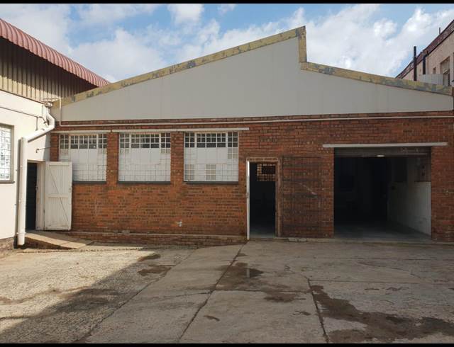 350M² WAREHOUSE TO LET IN INDUSTRIA NORTH