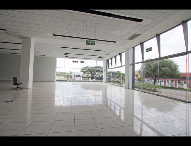 3,621M² WAREHOUSE TO LET IN ROODEPOORT