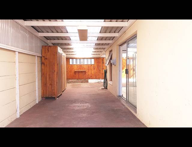 2 bed property to rent in KENILWORTH