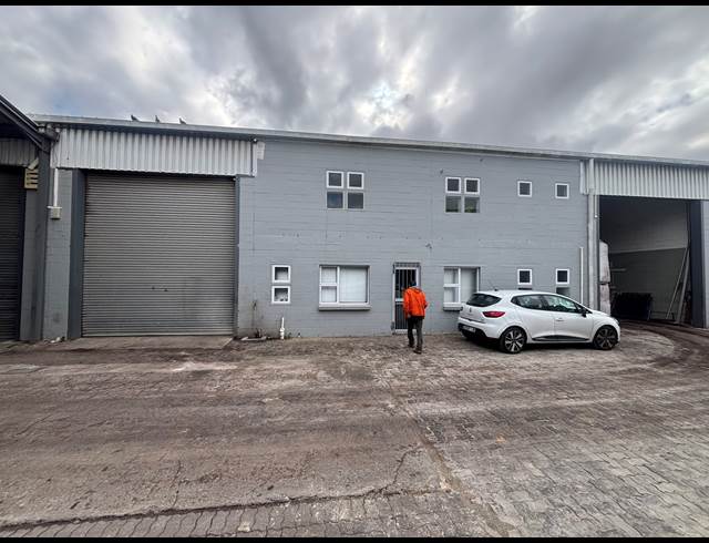410M² WAREHOUSE TO LET IN STRAND INDUSTRIA