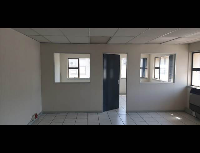 200M² OFFICE TO LET IN POMONA