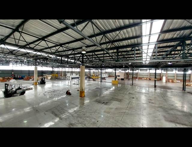 5,746M² WAREHOUSE TO LET IN ROSSLYN