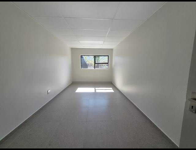 252M² WAREHOUSE TO LET IN ALLANDALE