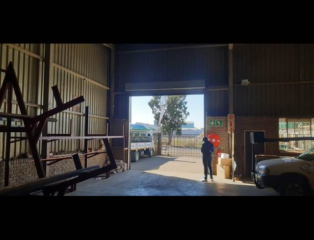 800M² WAREHOUSE TO LET IN ISANDO