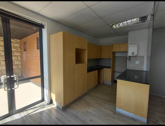299M² OFFICE TO LET IN BRYANSTON
