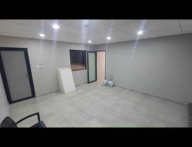 825M² WAREHOUSE TO LET IN RIVERSIDE PARK