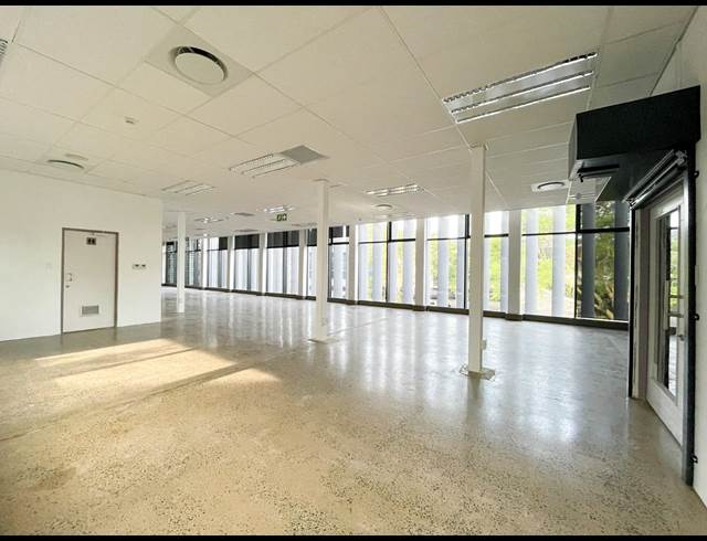304M² OFFICE TO LET IN WESTVILLE