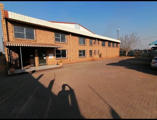 2,200M² WAREHOUSE RENTED IN VULCANIA