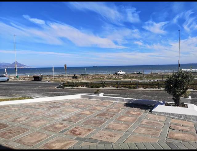 4 BEDROOM PROPERTY TO RENT IN BEACHFRONT