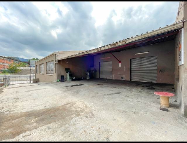 705M² WAREHOUSE TO LET IN NEW GERMANY