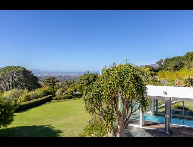 7 BEDROOM FREESTANDING TO LET IN CONSTANTIA