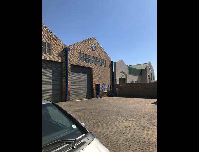 225M² WAREHOUSE TO LET IN LASER PARK