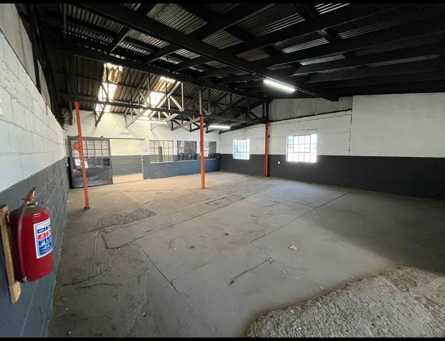 199M² WORKSHOP TO LET IN VULCANIA