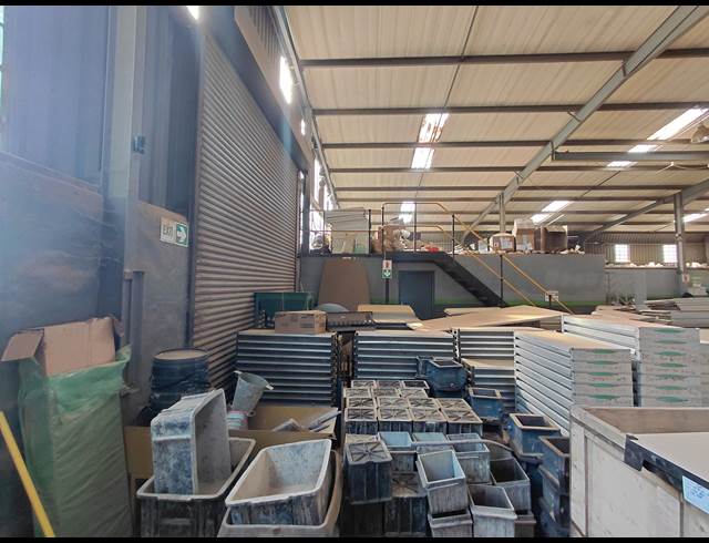 800M² WAREHOUSE TO LET IN CLAYVILLE