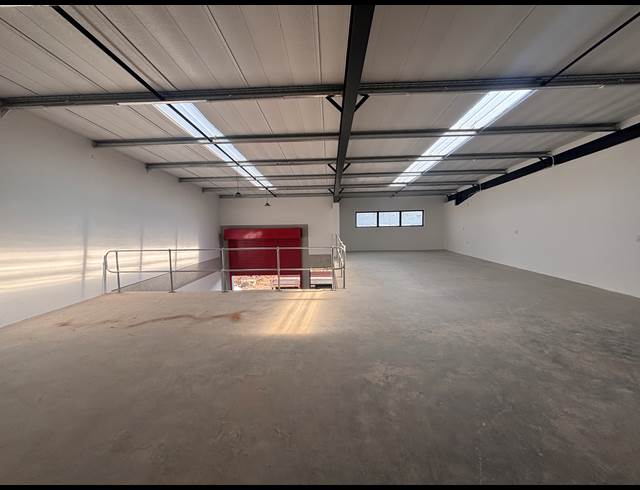 285M² WAREHOUSE TO LET IN GLEN ANIL