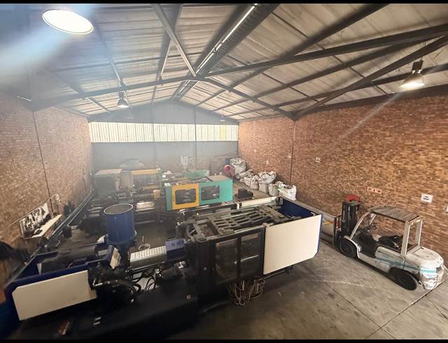 410M² WAREHOUSE TO LET IN APEX