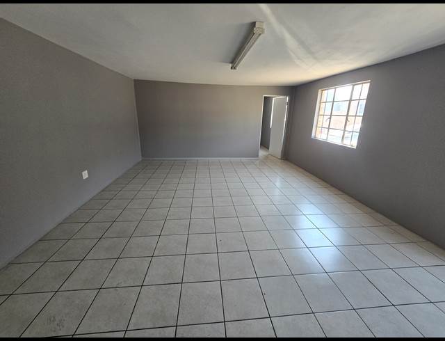 300M² WAREHOUSE TO LET IN ANDERBOLT