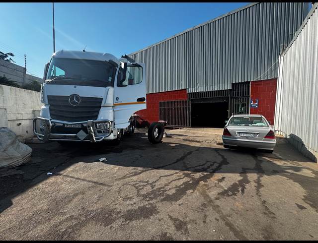 1,100M² WAREHOUSE TO LET IN SPRINGFIELD PARK