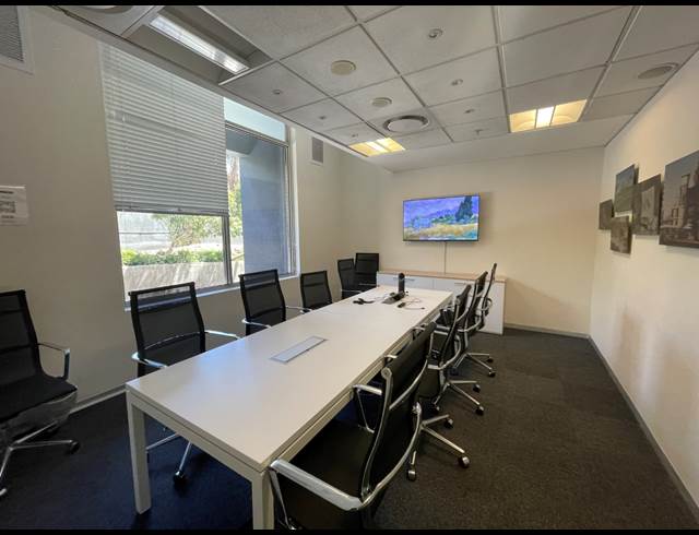 260M² OFFICE TO LET IN WATERFRONT