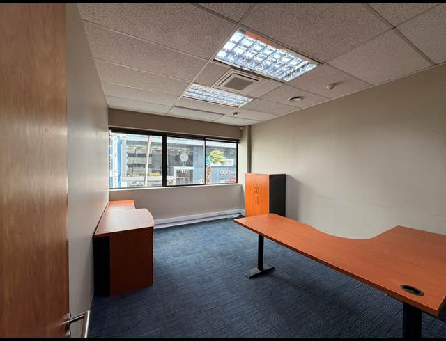 890M² OFFICE TO LET IN DE WATERKANT