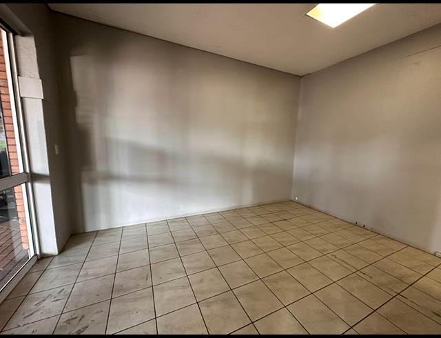 147M² RETAIL TO LET IN MODEL PARK