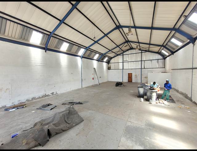 350M² WAREHOUSE TO LET IN STIKLAND INDUSTRIAL