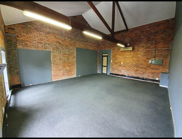 48M² OFFICE RENTED IN DE WATERKANT