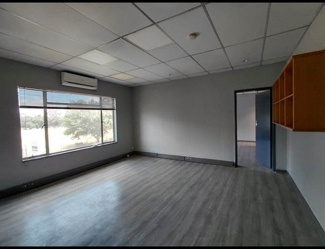 2,899M² WAREHOUSE TO LET IN CLAYVILLE