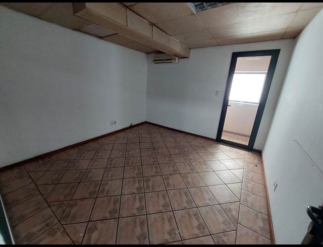 952M² WAREHOUSE TO LET IN HENNOPSPARK