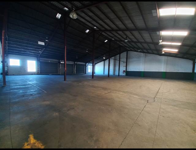 1,304M² WAREHOUSE TO LET IN WOODBROOK
