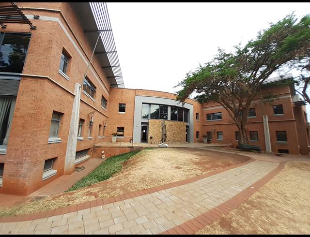 690M² OFFICE TO LET IN DIE HOEWES