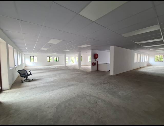 789M² OFFICE TO LET IN VORNA VALLEY