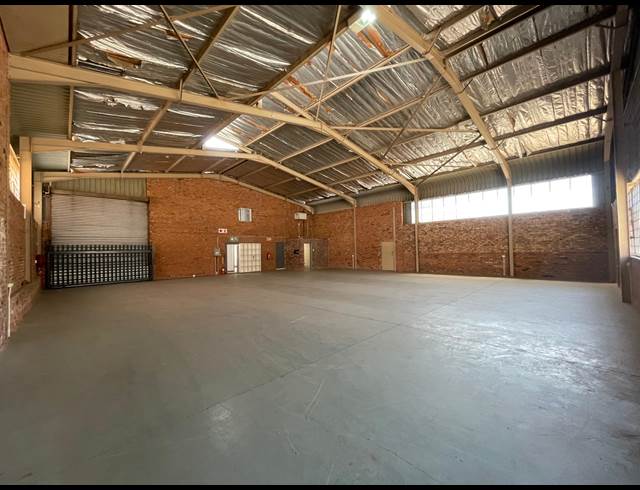 450M² WAREHOUSE TO LET IN HALFWAY HOUSE