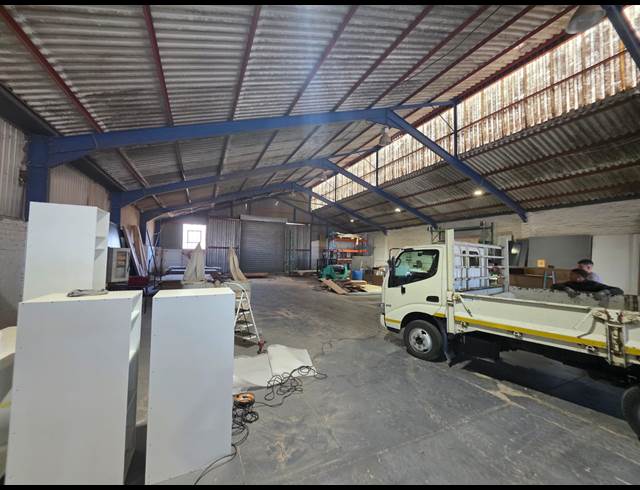 747M² WAREHOUSE TO LET IN SOMERSET WEST CENTRAL