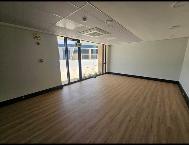 565M² WAREHOUSE TO LET IN STIKLAND INDUSTRIAL
