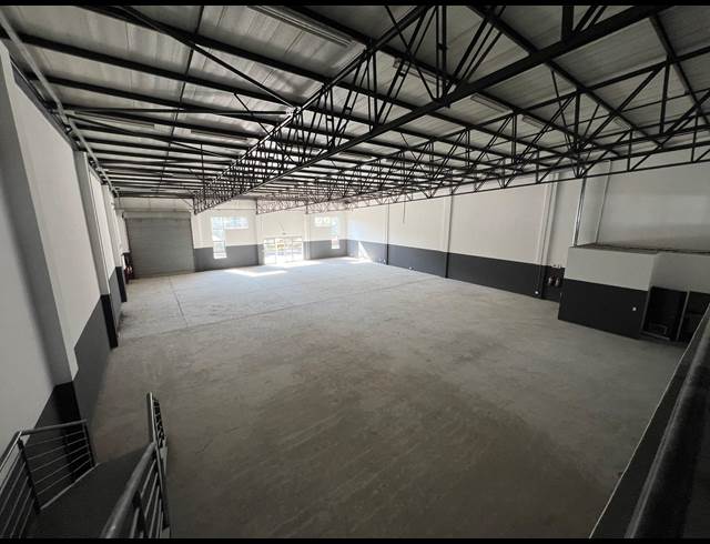 679M² WAREHOUSE TO LET IN LASER PARK