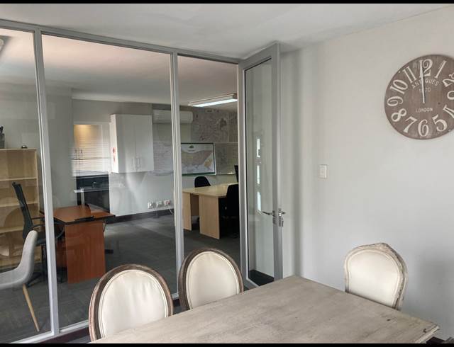 154M² OFFICE TO LET IN FOURWAYS