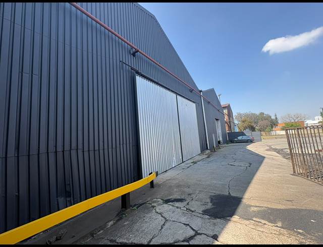 3,200M² WAREHOUSE TO LET IN GERMISTON SOUTH
