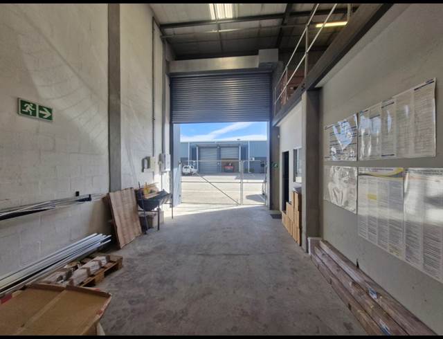 495M² WAREHOUSE TO LET IN STIKLAND INDUSTRIAL