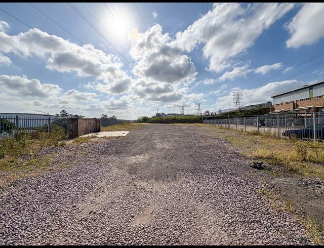 2,000M² INDUSTRIAL YARD TO LET IN NEW GERMANY