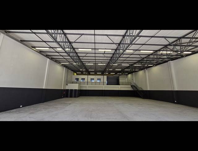 679M² WAREHOUSE TO LET IN LASER PARK