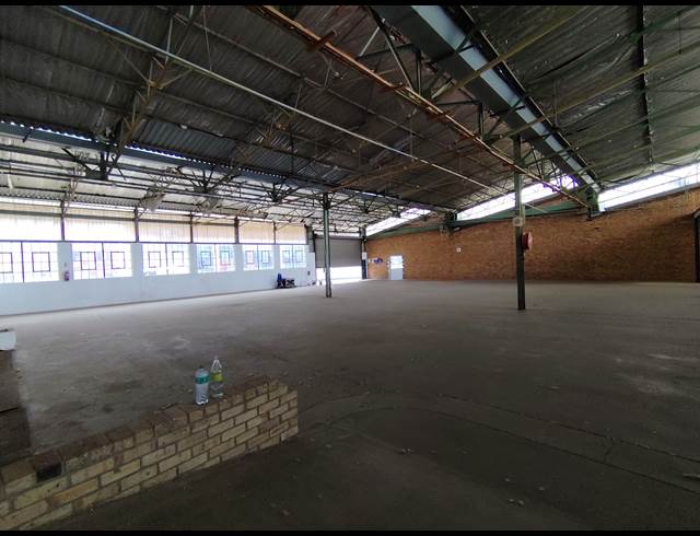 1,000M² WAREHOUSE TO LET IN TULISA PARK
