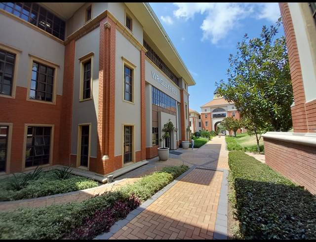 970M² OFFICE TO LET IN BRYANSTON