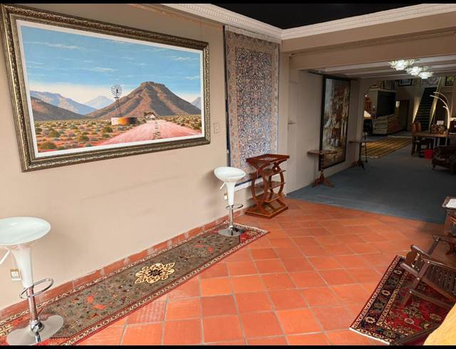 1,200M² SHOWROOM TO LET IN KRAMERVILLE