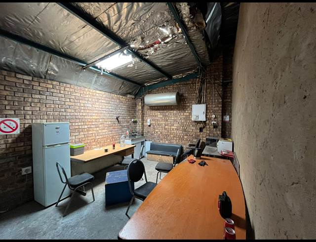 650M² WAREHOUSE TO LET IN DAGGAFONTEIN