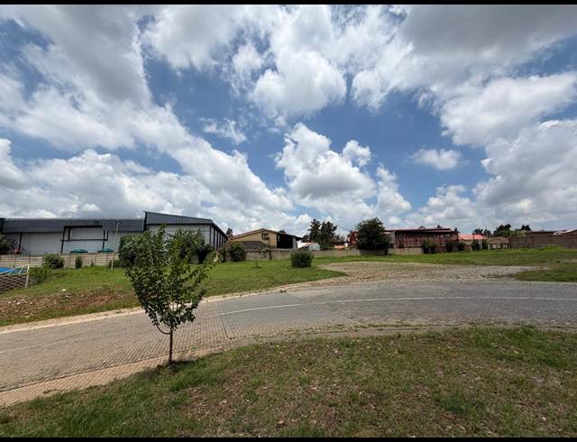 3,000M² INDUSTRIAL YARD TO LET IN CLAYVILLE