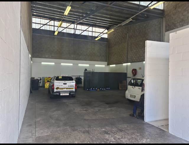 200M² WAREHOUSE RENTED IN RETREAT
