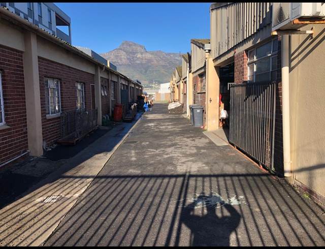 500M² WAREHOUSE TO LET IN PAARDEN EILAND