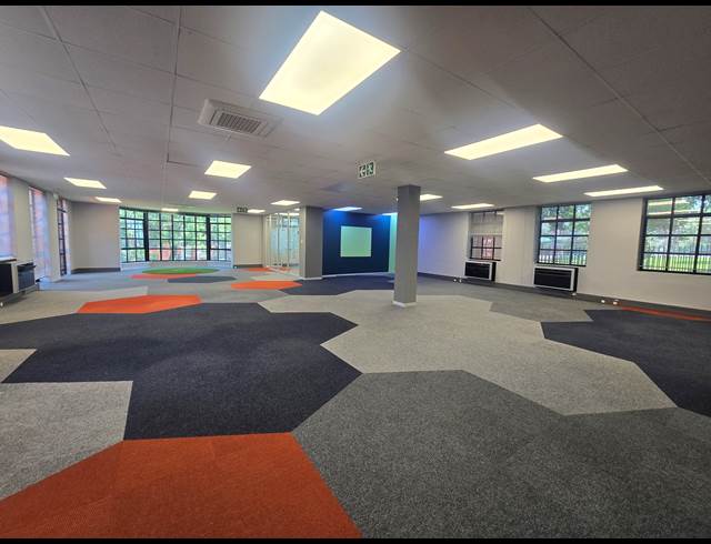 363M² OFFICE TO LET IN LYME PARK