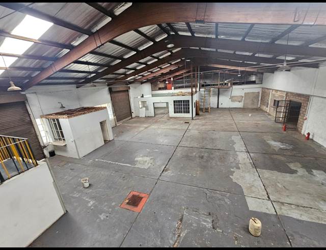 850M² WAREHOUSE TO LET IN NEW ERA